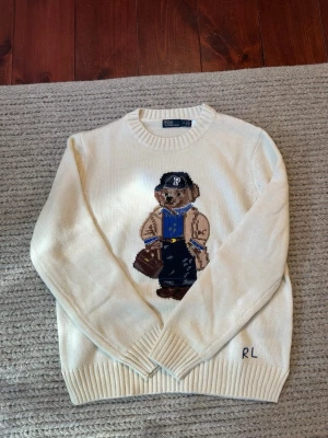 Polo Ralph Lauren Bear - Polo Ralph Lauren Bear. Storlek M, i nyskick