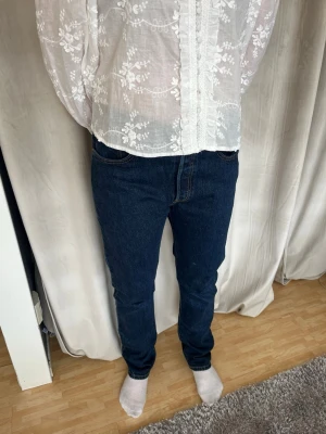 501 Levis  - 501 Levis jeans! Knappt använda, så de känns som nya - inga defekter! W30/L30 🩷