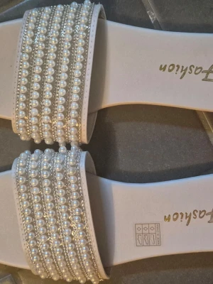 Fashion Slippers Beads Beige Size 37 - Brand new never used  Slippers with pearl decorations on top. The shoes have a flat sole and are designed for easy putting on. Shipping same day if you order during opening hours 