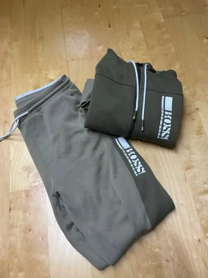 Hugo Boss tracksuit - Sällsynt nästan omöjlig få tag på samma me de andra 2 tracksuitsen jag laddat upp