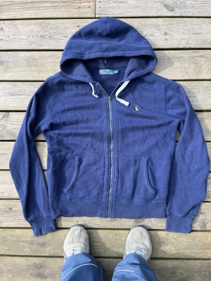 Vintage Ralph Lauren hoodie - Riktigt chill raffe Hoodie. Utmärkt skick. Storlek M