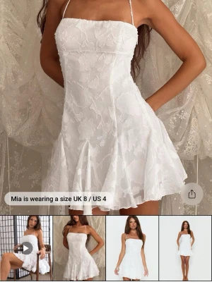 Vit blommig kort klänning - Super söt vit klänning från princess polly, helt ny och oanvänd💞