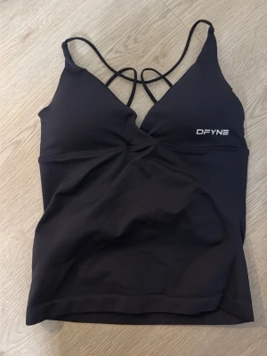 Dfyne top - Från Dfyne använd 2 gånger. Ny pris 55.95 euro