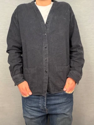 Overshirt herr m - Säljer denna sjukt snygga overshirt i size M | Märket heter undercorded | Modellen är 180cm | Skriv vid intresse 👍