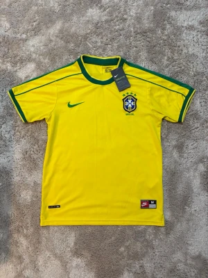 Brasilien retro - En helt ny Brasilien retro tröja från 1998