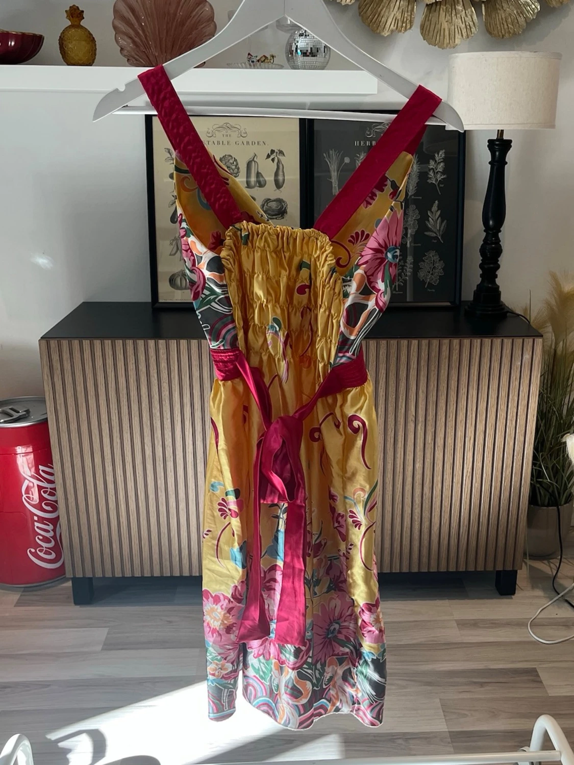 Blommig klänning med omlott - 1