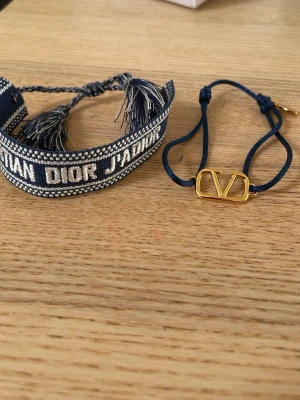 Cd armband och v armband  - Vd armband och v armband mörkblå färger