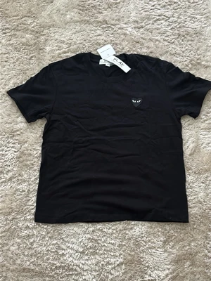 Svart t-shirt Comme des Garçons hjärta - Helt ny aldrig använd