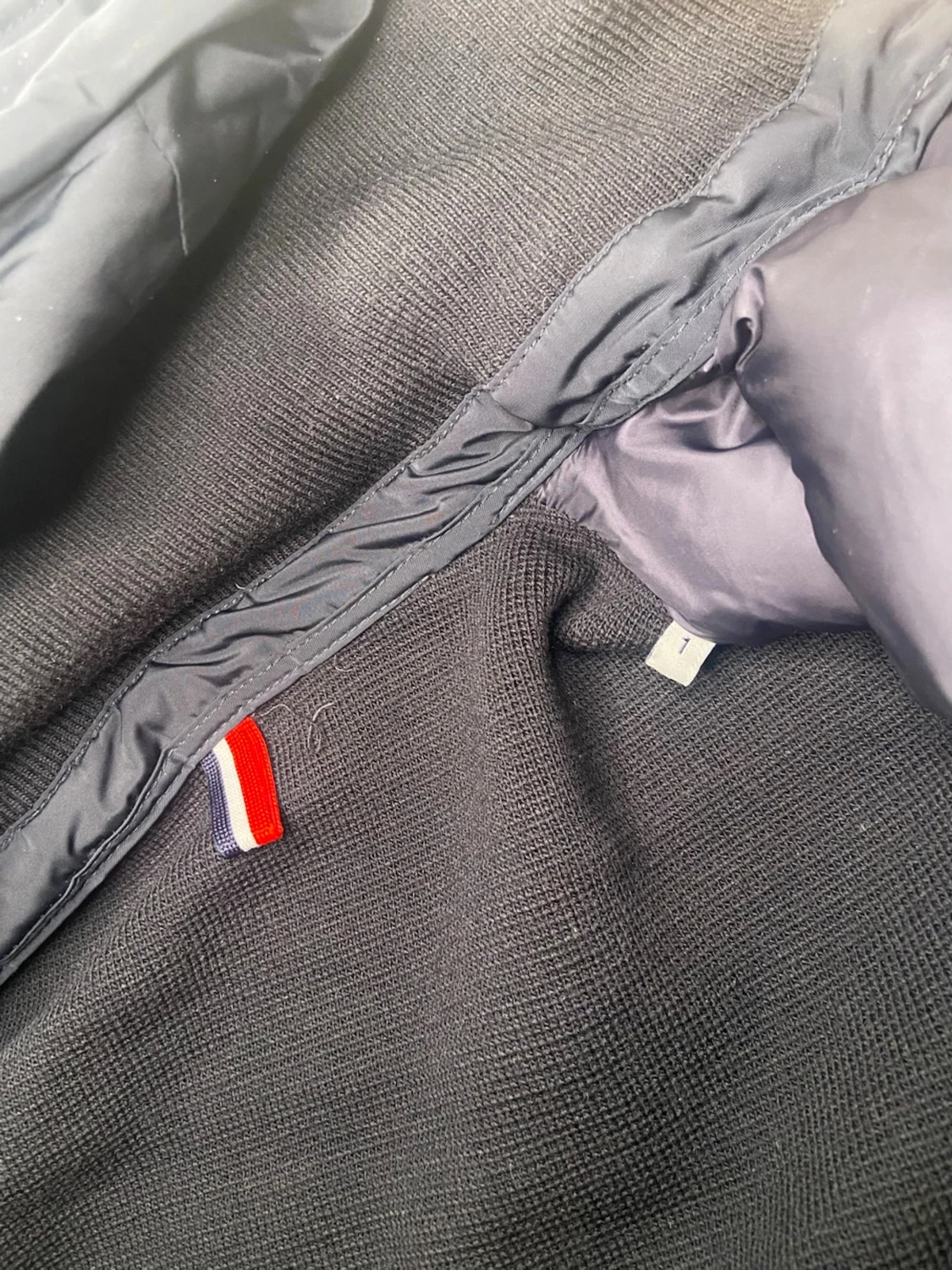 Mörkblå pufferjacka från Moncler - 4