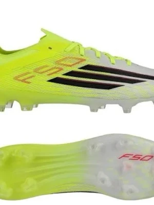Adidas F50 gula fotbollsskor - Snygga fotbollsskor från Adidas F50-serien i neon-gult med svarta detaljer och röda F50-tryck. Skorna har låg profil, snörning och är tillverkade i ett lätt syntetmaterial för maxad speed på planen. Perfekta för dig som vill sticka ut och få grym touch på bollen.