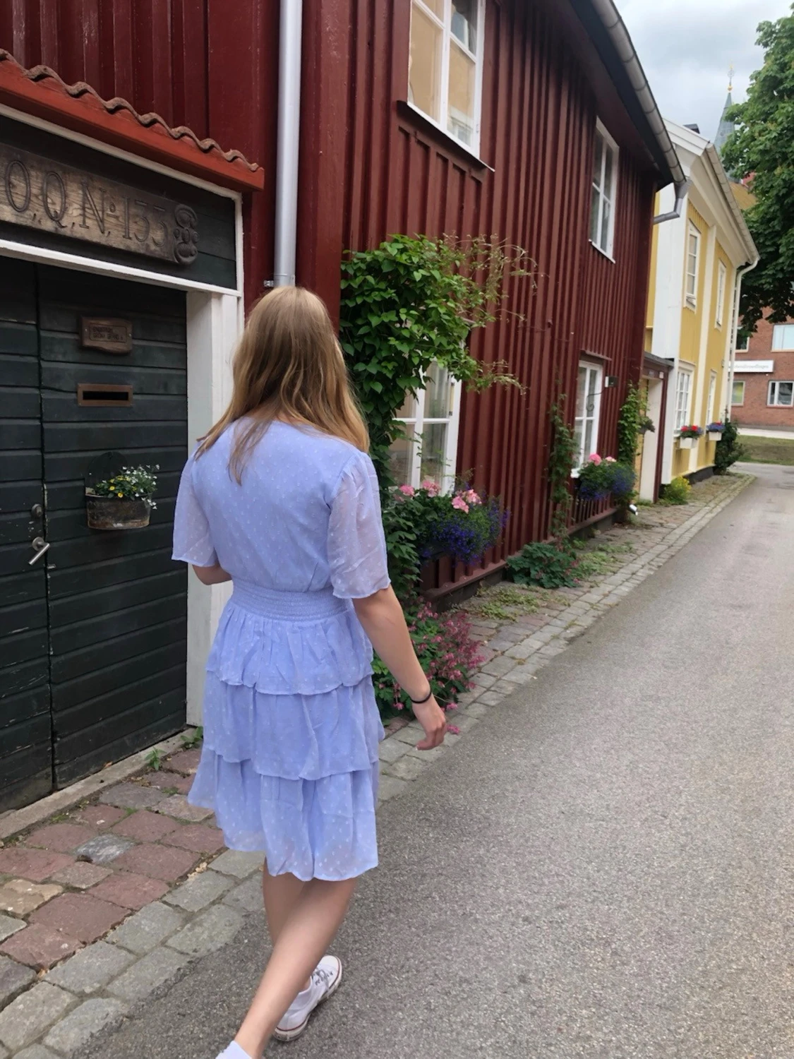 Ljuslila/blå volangklänning med v-ringning - 1