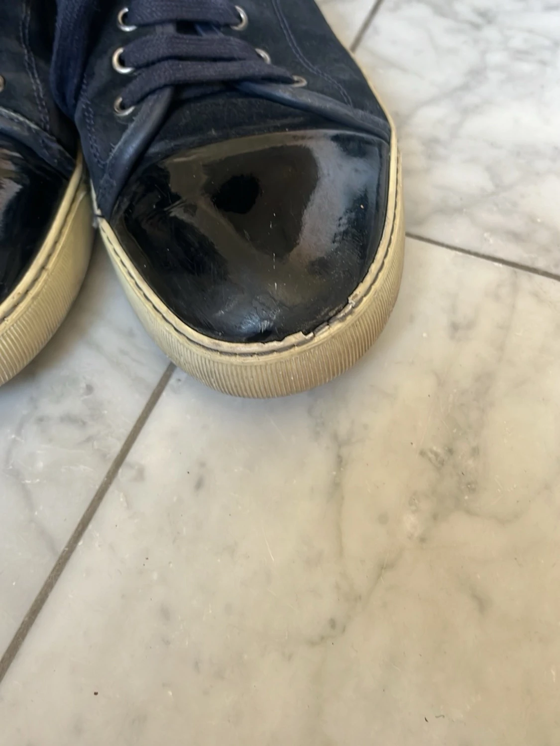 Mörkblå sneakers med lackad tå - 6