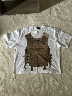 Oversized fashion T-shirt  - Helt oanvänd storlek M 