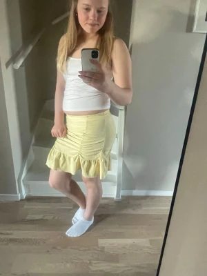 Ljusgul kjol  - Super fin ljusgul kjol💛💛 Originalpris: 249kr 