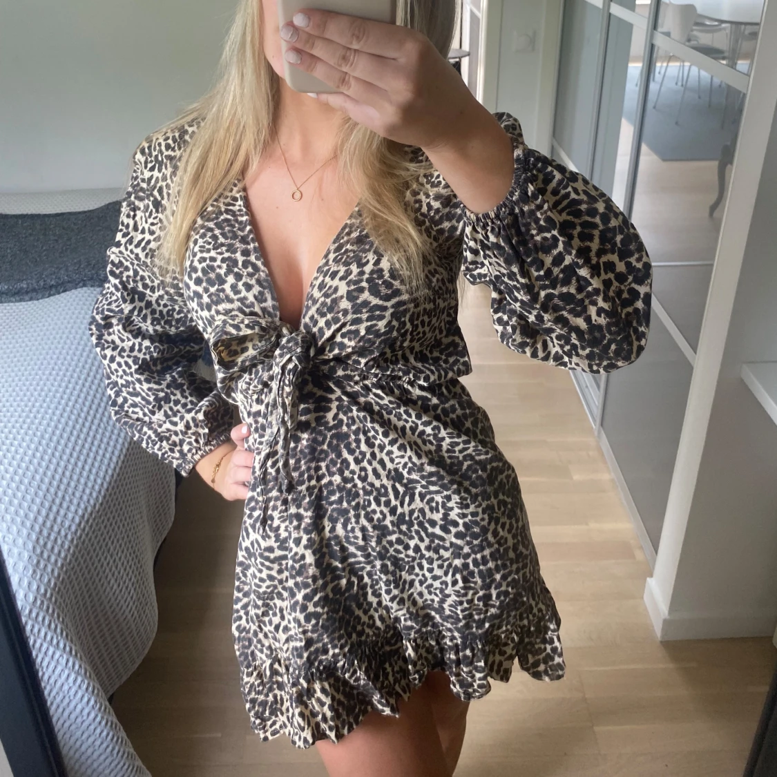 Leopardmönstrad kortklänning med knyt