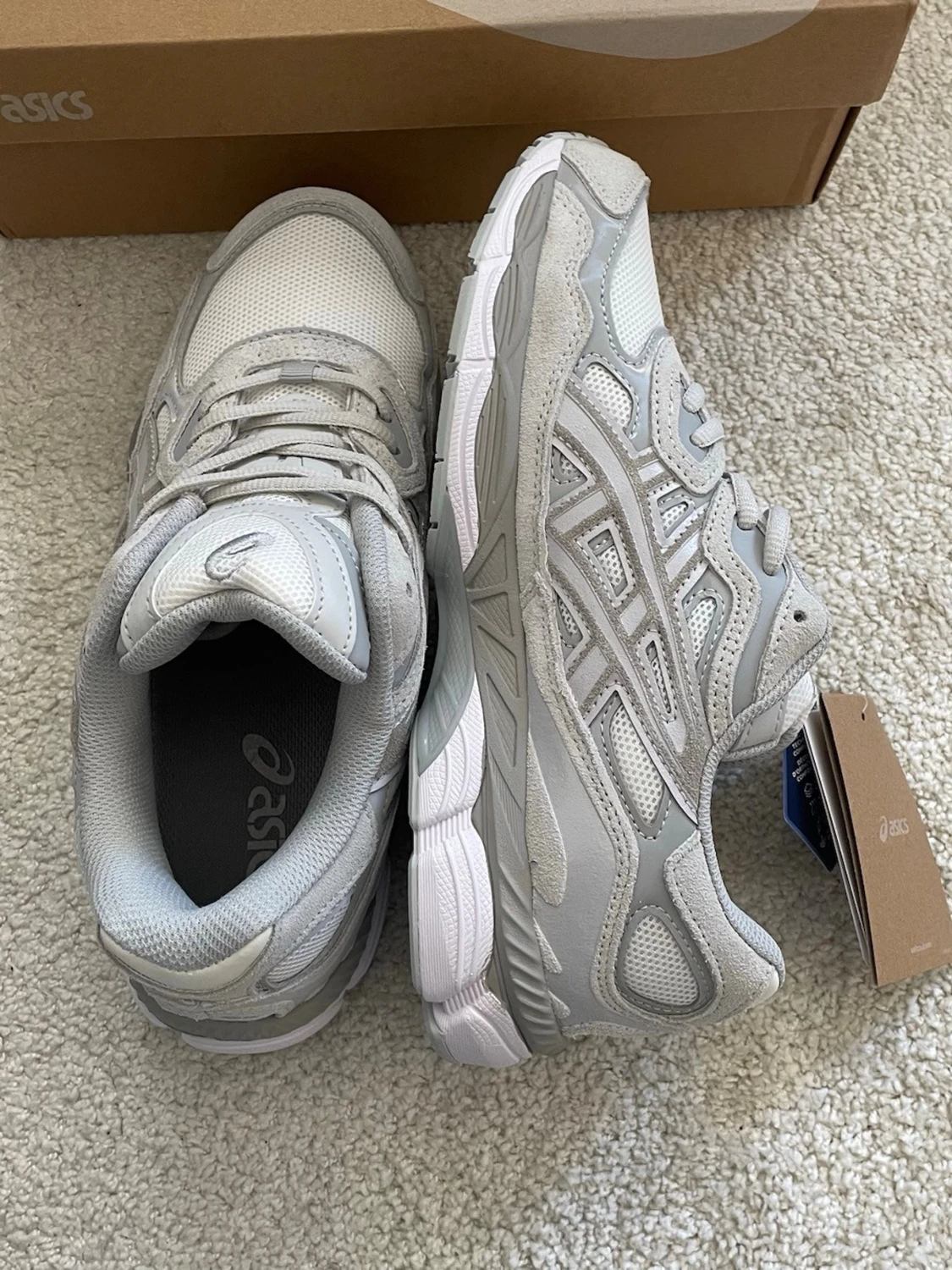 Gråa ASICS  - 2