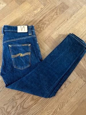 Nudie jeans - Säljer mina Nudie jeans i modellen brute knut. Storleken är w30 L28. Mycket bra skick inga defekter. Pris går att diskutera vid snabb affär.