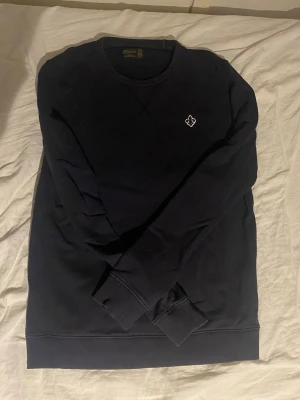 Morris sweatshirt tröja - En marinblå Morris tröja i storlek S| Mycket bra skick! Skriv vid funderingar!