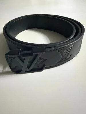 Designer bälte - Hej säljer mit riktigt snygga designer bälte. Helt oanvänd. Fraktar idag!