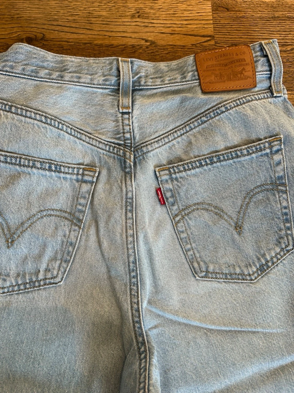 Ljusblå Levi's jeans - High loose taper  - 1