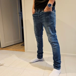 Dondup george jeans - Sjukt feta Dondup george jeans storlek 29 slimfit. Nypris 5000kr vårt pris 1200kr då dom är riktigt bra skick. Tvecka inte på att fråga 🙌🏻priset är ej hugget i sten!🪨 