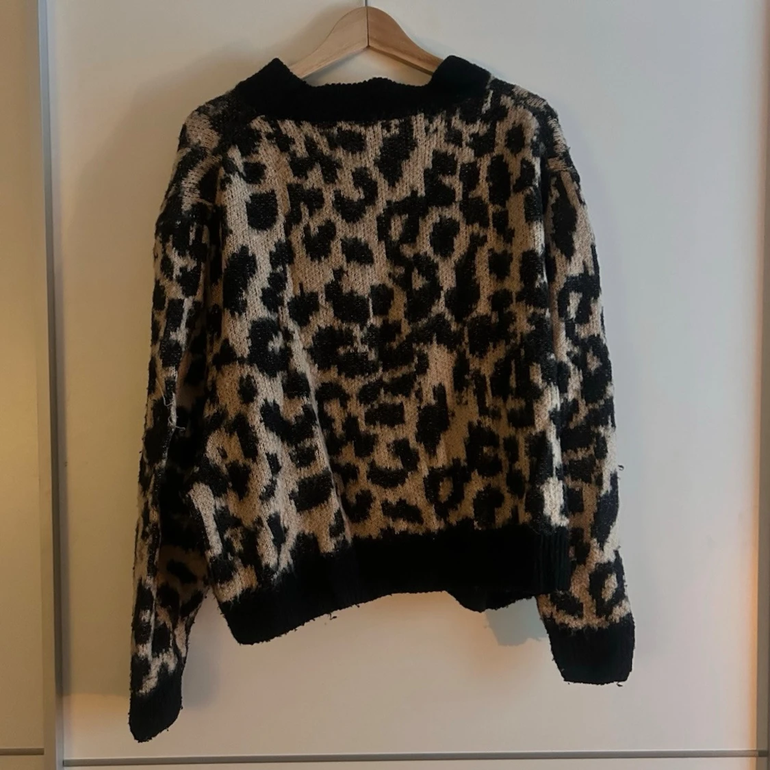 leopardmönstrad stickad tröja  - 1