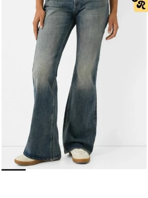 Jättesnygga bootcut jeans - Så snygga jeans från berhska! Nypris 399💗