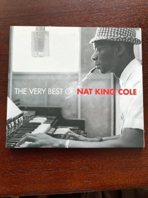 Nat king Cole compilation album CD - Endast damm på skivorna men inga repor. 