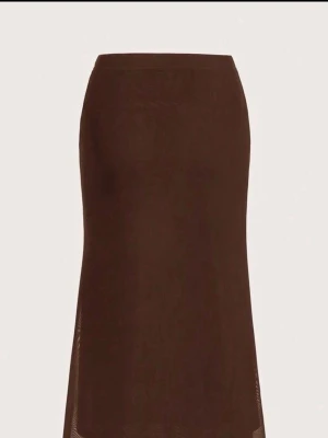 Brun och svart långkjol i mesh - Säljer dessa två jätte snygga hög midjade kjolar som är aldrig använda då de är för liten. Passar jätte bra till vår/sommar. 