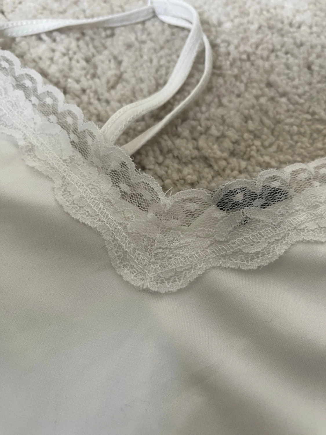 Vit spetskantad linnetopp från GAP