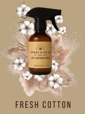 Anti-skrynkelspray - Slipp strykjärnet och få släta, fräscha kläder på bara några sekunder! Vår anti-skrynkel-spray med doft av Fresh Cotton är perfekt för dig som vill ha ett effektivt resultat samtidigt som kläderna fräschas upp med en ren och mjuk doft.  Sprayen slätar ut skrynklor snabbt och skonsamt utan att göra tyget blött. Den ger en lätt fukt som torkar snabbt och lämnar plagget fräscht och redo att användas – perfekt för vardag, jobb och resor. 🤍