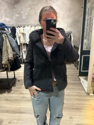 Jacka  - Såå snygg jacka🩵🩵köpt second hand