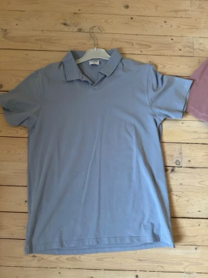 Piké tröjor från Filippa K och these glory days - Alla 3 pikér är i väldigt bra skick utan tecken på användning. Enstaka går att köpa för 300kr st annars får man alla tre för 600kr!