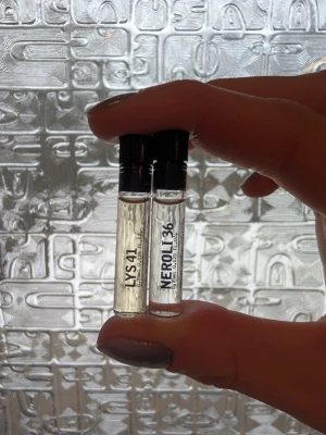 Le Labo parfymprover LYS 41 & NEROLI 36 - Två små parfymprover från Le Labo: LYS 41 och NEROLI 36. Doftar otroligt lyxig och blommigt. Båda testade en gång. 0,75ml. Kolla gärna min profil, jag har fler parfymer. 