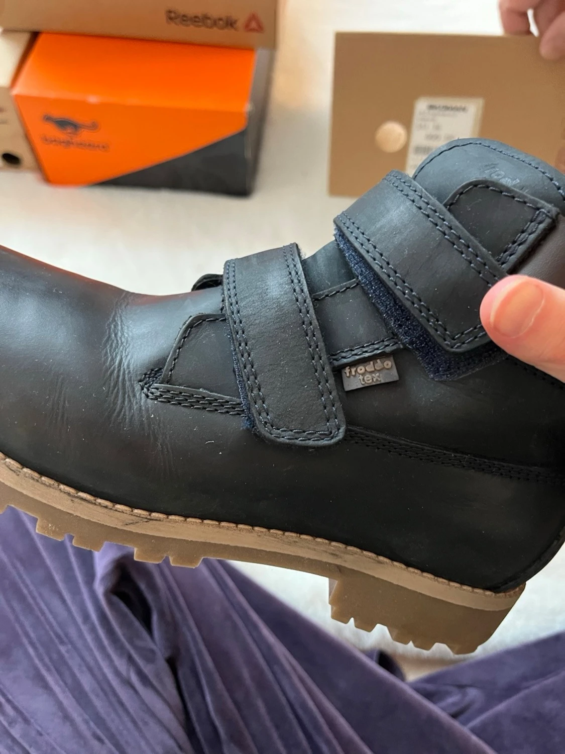 Marinblå kängor med kardborre från Ecco - 2