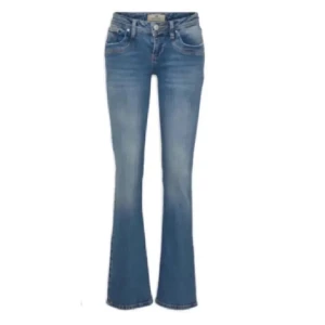 Blå bootcut jeans W28 L34 - Snygga populära Blå bootcut jeans från LTB. Nästan helt oanvända.