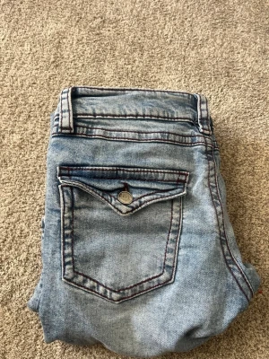 Jeans med fina fickor  - Jeans