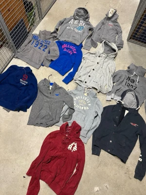 Blandade hoodies Hollister Abercrombie  - Sista hoodiesarna kvar från gammalt släpp, skriv gärna om ni är intresserade av en eller ett helt bundle for alternativ reselling! 🙏