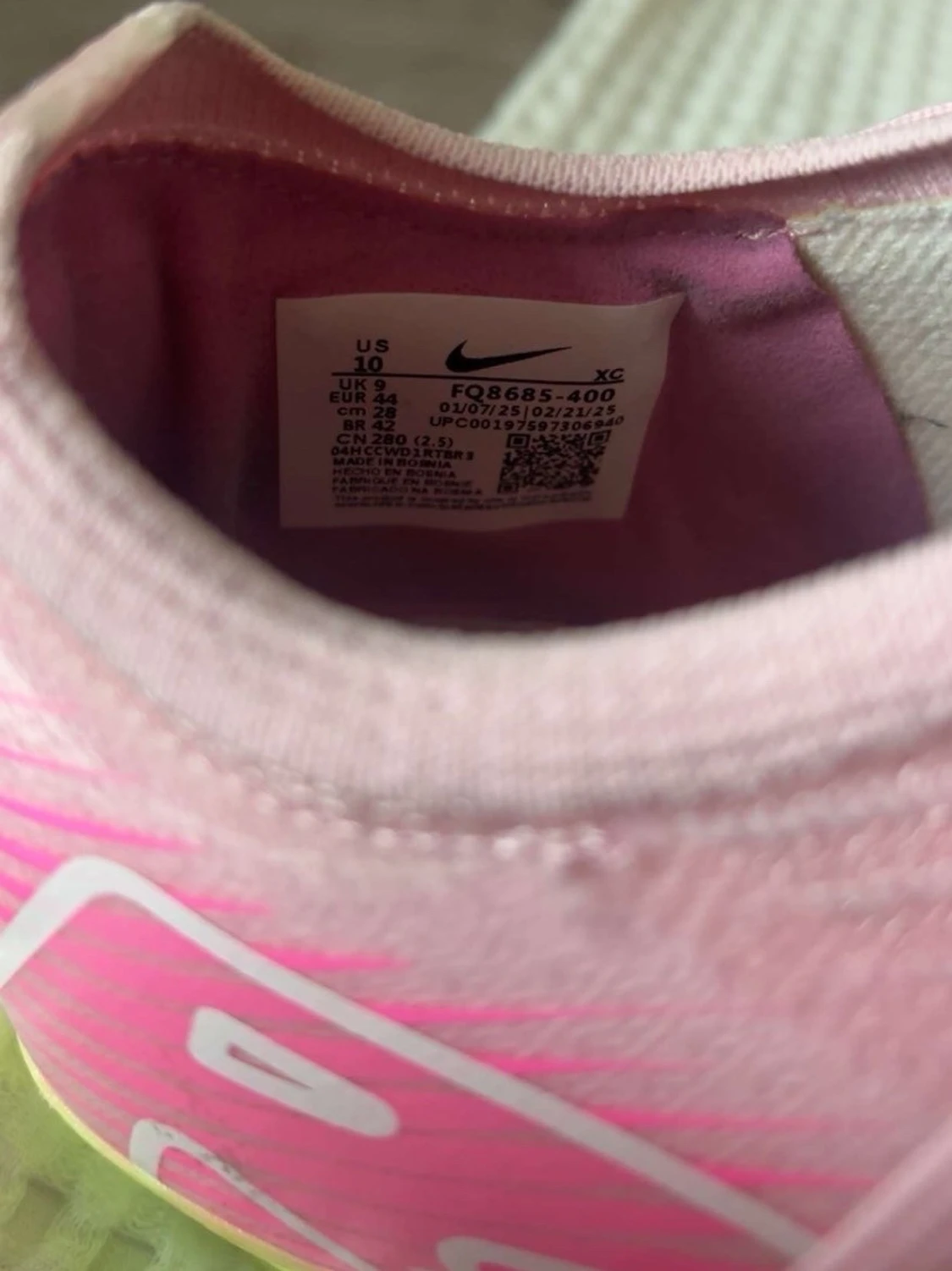 Nike rosa fotbollsskor med neon detaljer - 1