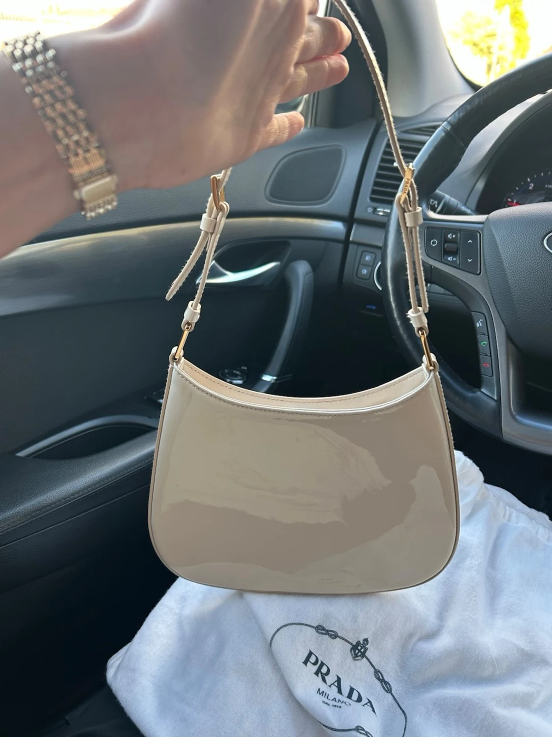 Beige axelremsväska från Prada - 4
