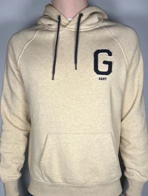 Gant hoodie - En riktig snygg och trendig Gant hoodie i fint skick, storlek M, vid frågor är de bara att skriva // Gramenti 