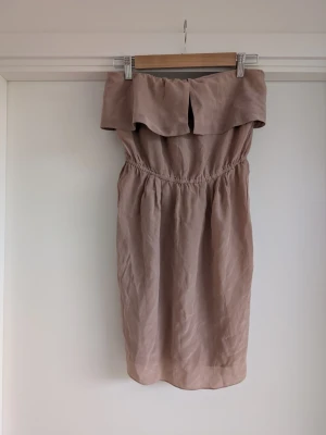 Zetterberg sommarklänning - Dusty rosa klänning mini / bandeau. Cocktail / sommarfin 🌸