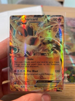 Charizard 2014 Pokemon  - Säljer min 2014 Charizard💪Om jag skulle ge en PSA rating skulle det vara en 7a