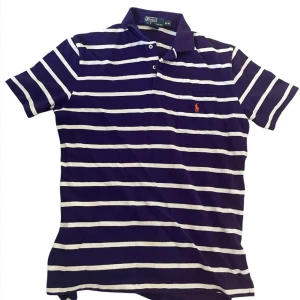 Ralph lauren pike  - Ralph lauren pike som är perfekt till sommaren. Piken är i bra skick. Skriv gärna vid fler funderingar.