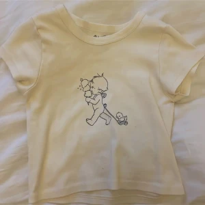 Baby tee - Säljer min söta brandy tee som blivit för liten 💕🎀använd 2-3ggr