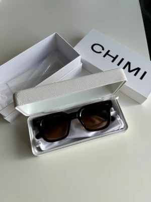 Chimi 04 brown - Ett par Chimi 04 brown i originalförpackning. Använt någon gång men som helt nya! Allt medföljer 💘💘size medium, Originalpris 1400kr + frakt