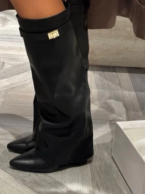 Skinn boots - Nya , just hot