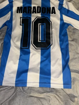 4 olika fotbolls tröjor  - Ta en för 199kr st eller alla för 550kr. 