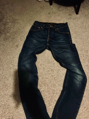 Nudie Jeans - Feta snygga Nudie Vintage jeans som är riktigt feta och stiliga!!    Längd:100cm Midja:36 Innerben:16cm