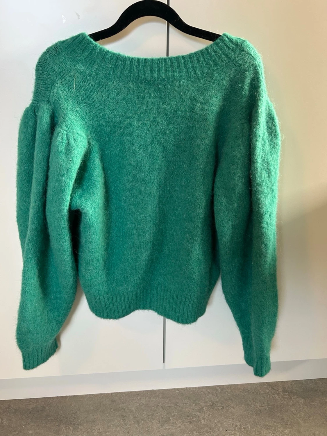 Grön fluffig kofta med v-ringning - 1